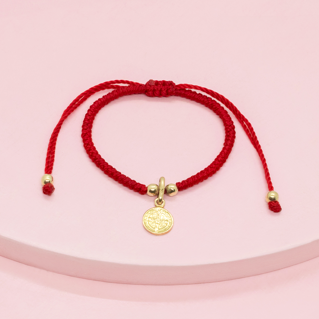 Pul tejida con dije de san benito oro Pulsera protectora San Benito oro - Imagen 1