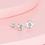 Arete Flor Bisel Liz plata - Imagen 3