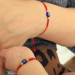 Pulseras protectoras ojo turco azul mamá e hija oro - Imagen 2